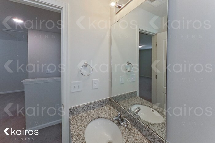 Building Photo - 204 Glenoaks Dr