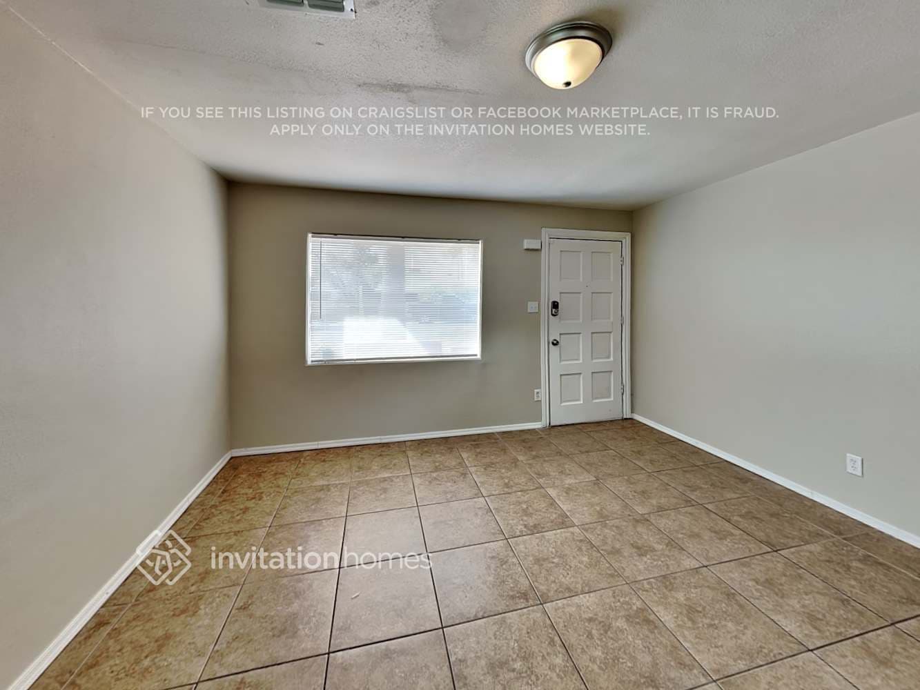 Building Photo - 2944 W Solano Dr N