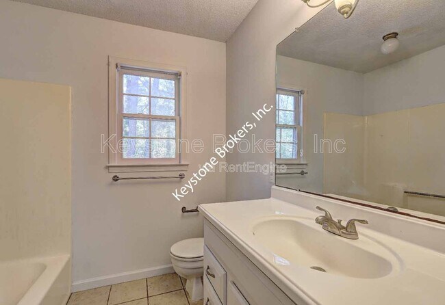 Building Photo - 164 Windermere Cir