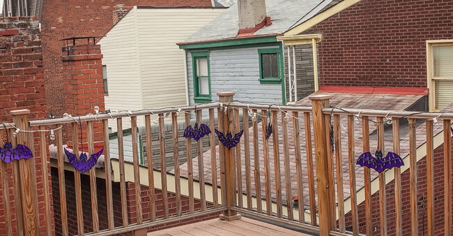 Building Photo - Southside Flats 4 Bedroom! Rooftop Deck! Central AC! Laundry Included!