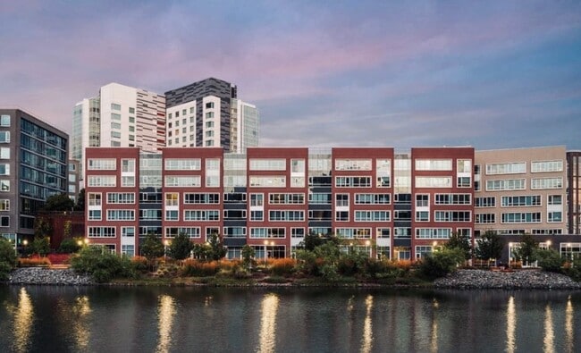 Building Photo - 110 Channel St