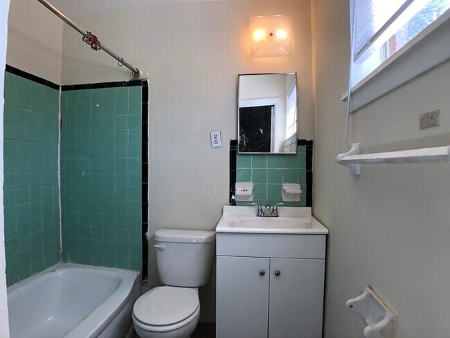 Building Photo - Newly Renovated Apartment in North Memphis!