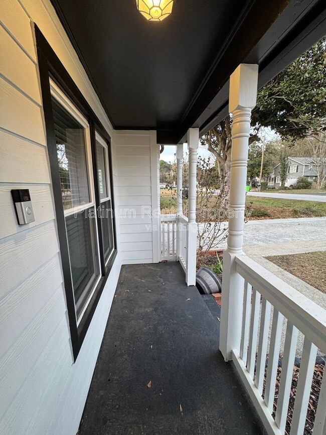 Building Photo - 1886 Benson Ave SE