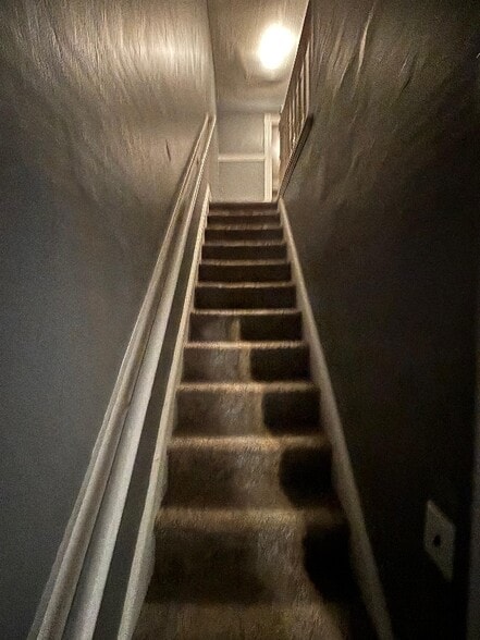 Building Photo - 407 E Vine St