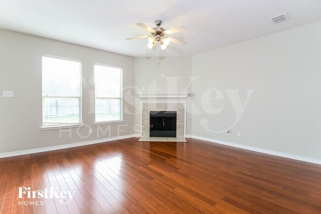 Building Photo - 204 Clydesdale St