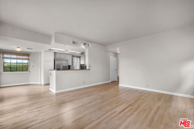 Building Photo - 7517 W 81st St