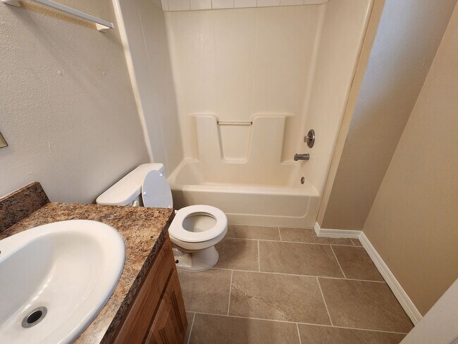 Building Photo - 6913 Long Needle Ct