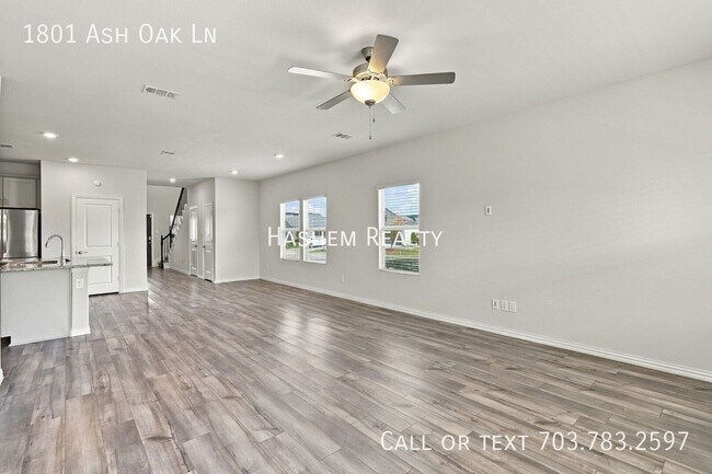 Building Photo - 1801 Ash Oak Ln