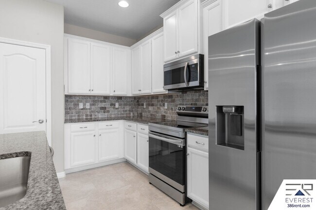Building Photo - 12 Lysander Ln