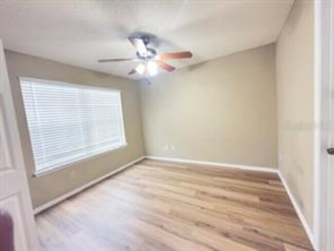 Building Photo - 2550 N Alafaya Trail