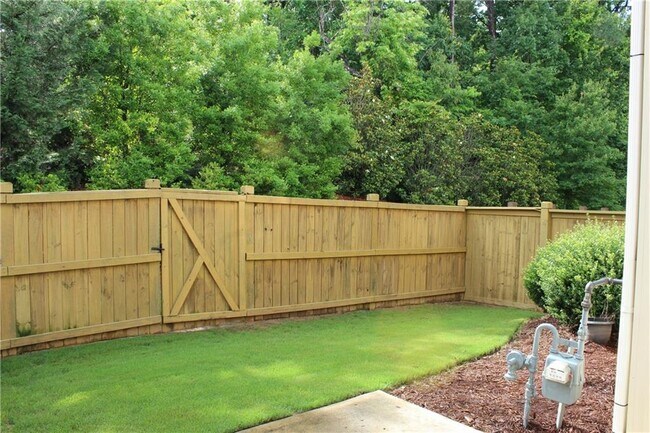 Building Photo - 2503 Norwood Dr SE