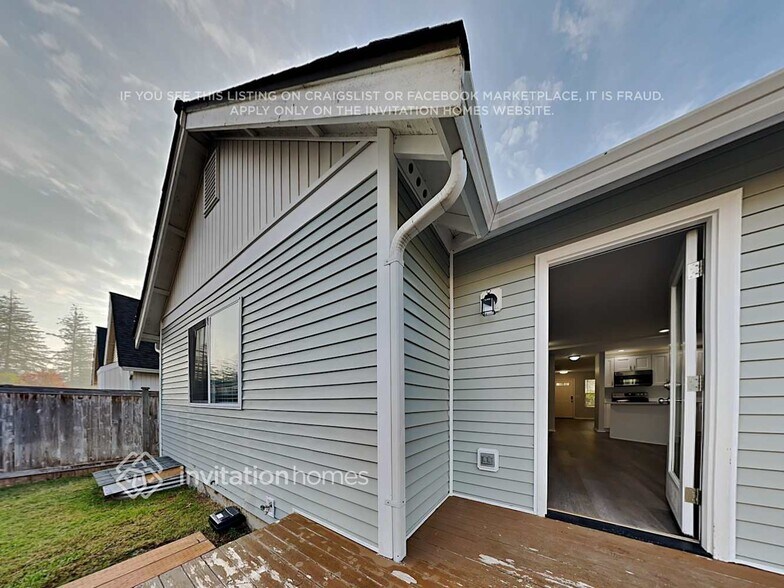 Building Photo - 3632 4th Ave NW