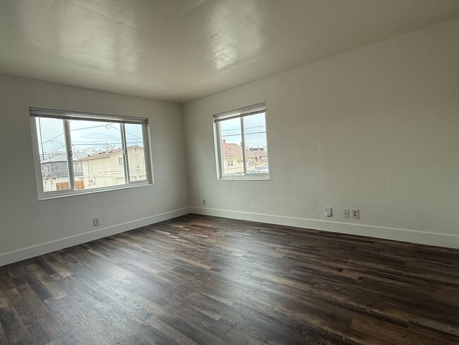 Building Photo - 1 Bedroom, 1 Bath in Midtown Reno!