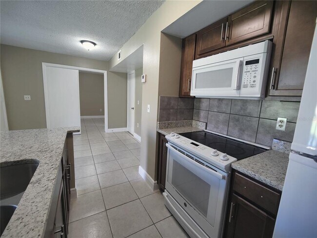 Building Photo - 445 Fountainhead Cir
