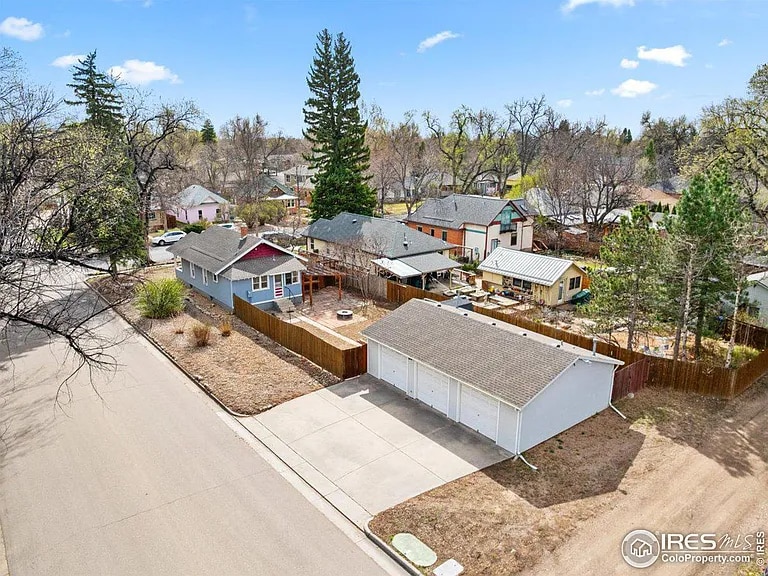 Building Photo - 335 Park St