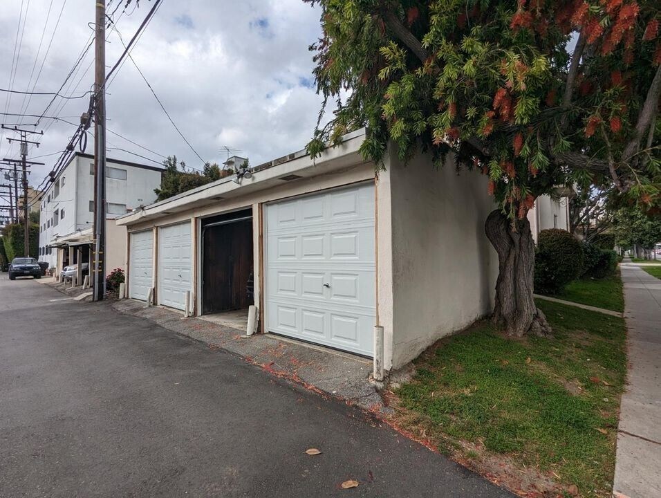 Building Photo - 9120 Beverly Blvd