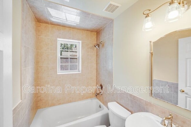 Building Photo - 2417 Laburnum Ave
