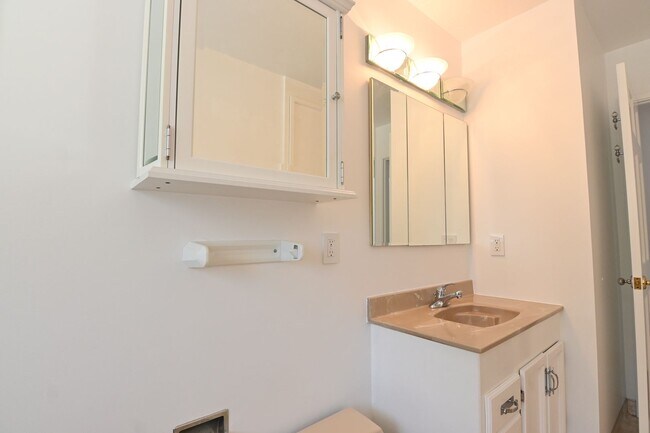 Building Photo - West SJ Beauty, Pool & Spa, 2 bed, 2 bath, 2 car garage single family home available soon!