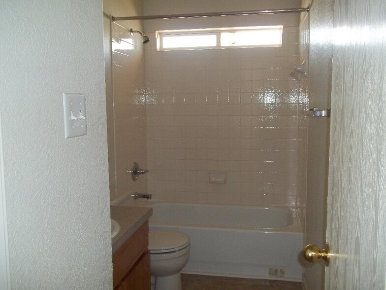 Building Photo - 334 S 40th St