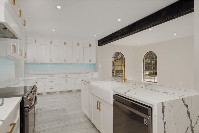 Building Photo - 24 Hornsilver Pl
