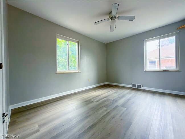 Building Photo - 14330 Lakewood Heights Blvd