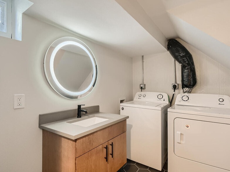 Building Photo - 1316 Oxford St