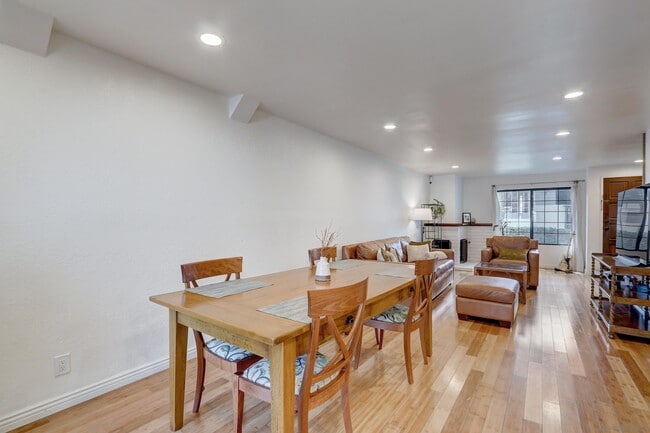 Building Photo - 4084 Crystal Dawn Ln