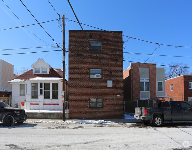 Building Photo - 1836-1844 Central Pl NE