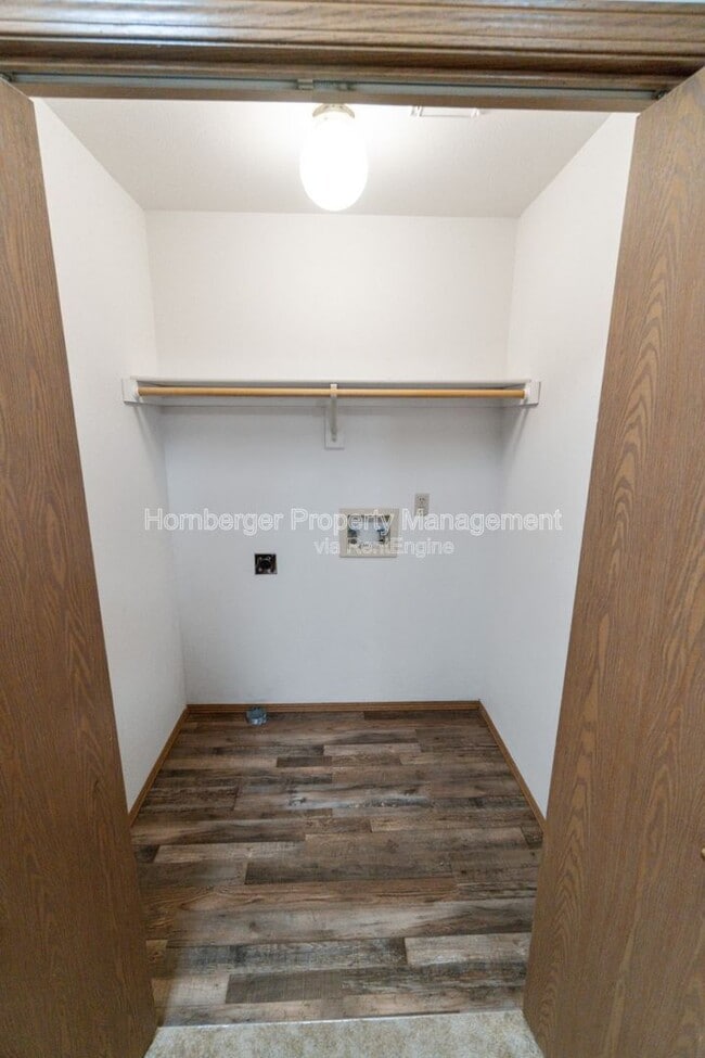 Building Photo - 1603 E 33rd Ave