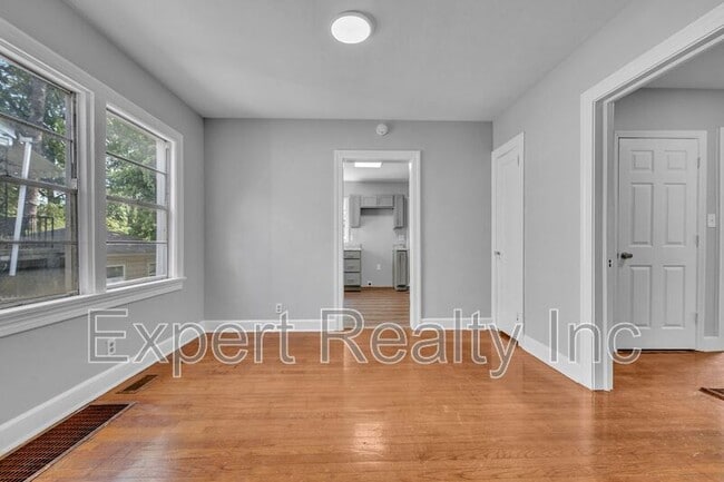 Building Photo - 4807 Terrace M