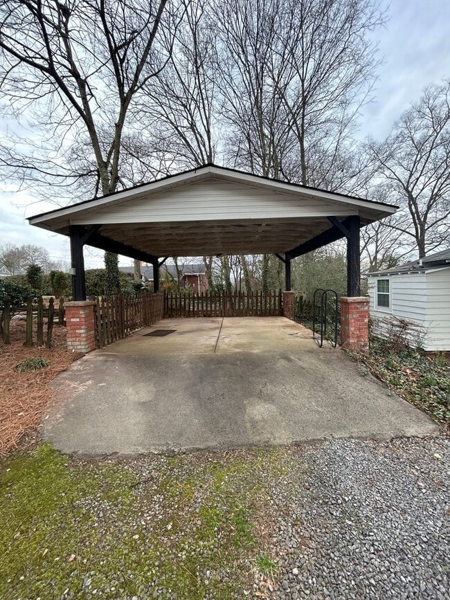 Building Photo - 3/2 House in Old East Rome $1,895