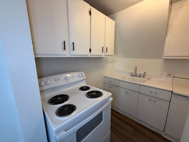 Interior Photo - 421 South Chestnut Street