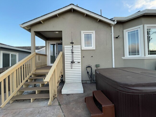 Building Photo - 619 Santa Florita Ave