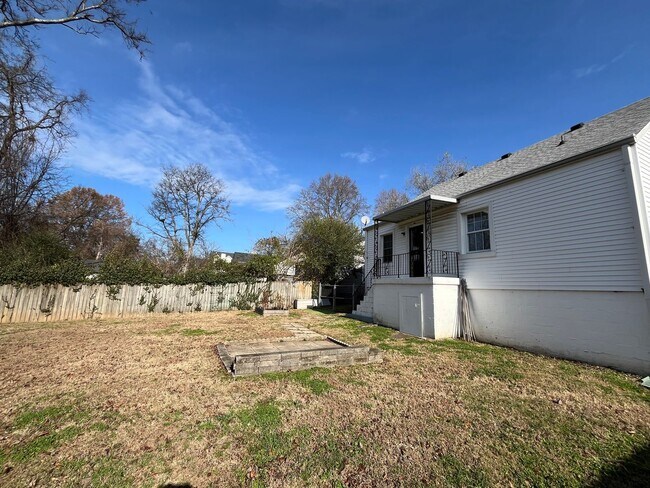 Building Photo - Pet Friendly Home with Fenced Yard in Sylvan Park, 3 Bedrooms/ 1 Bath, Minutes to the Greenway