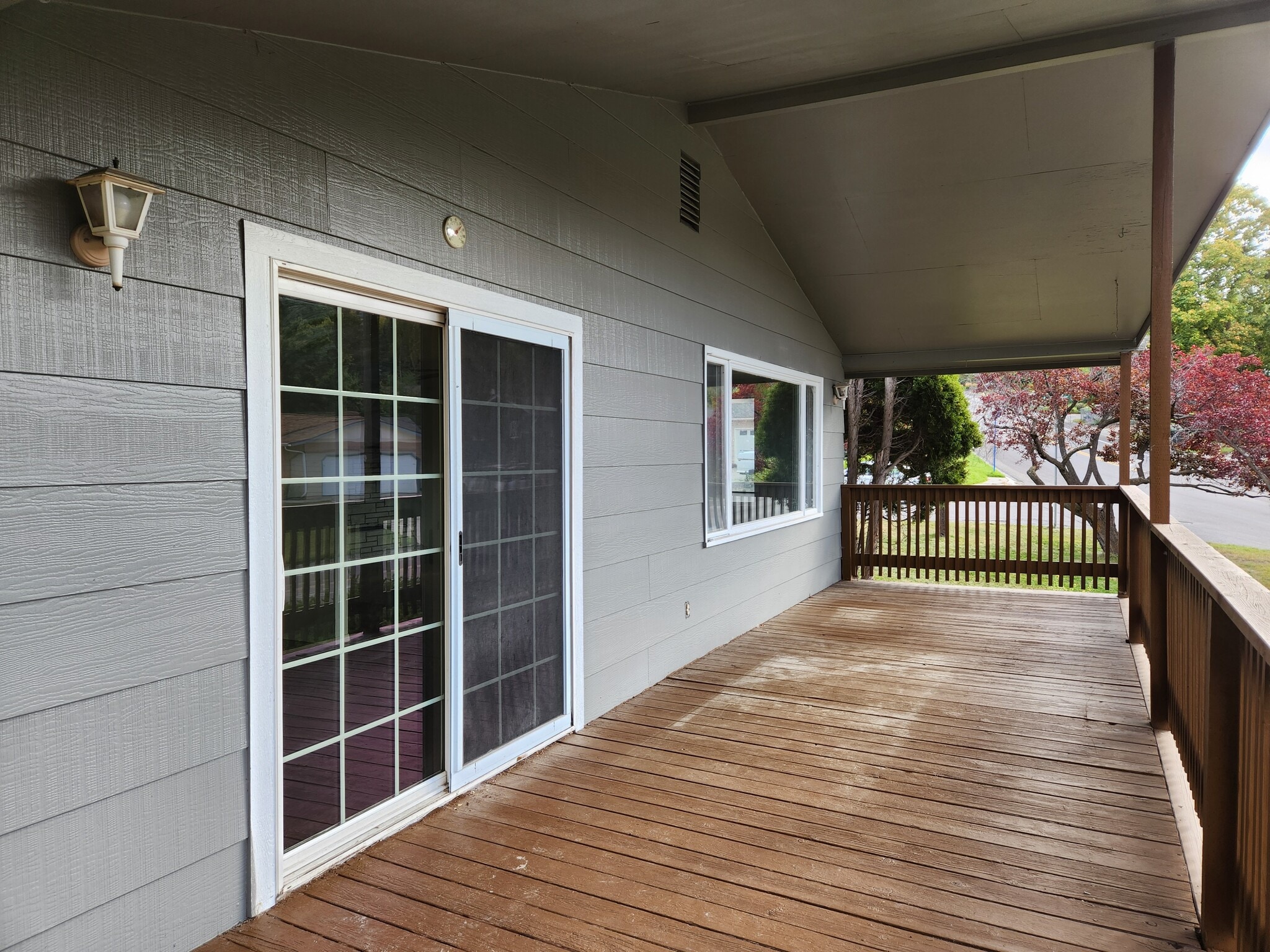 Building Photo - 651 W Crestline Dr