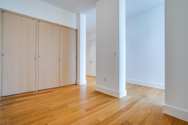 Building Photo - 2200 Victory Ave