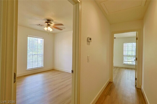 Building Photo - 3181 Pinehurst Dr