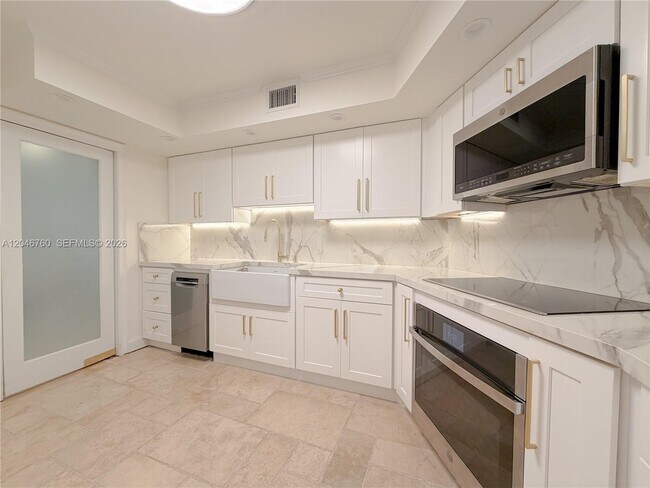 Building Photo - 1111 Crandon Blvd