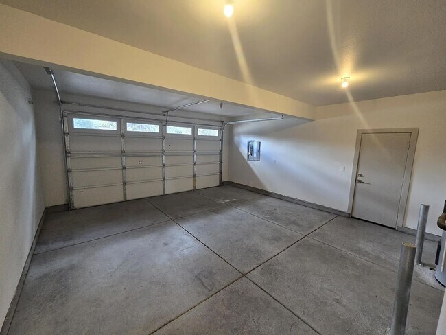 Building Photo - YECK-683