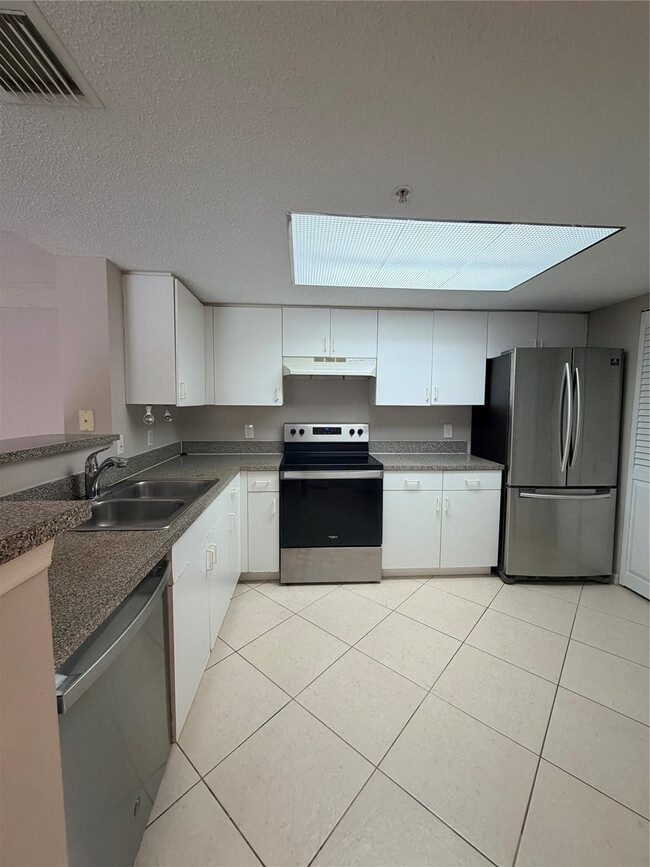 Building Photo - 5025 Wiles Rd