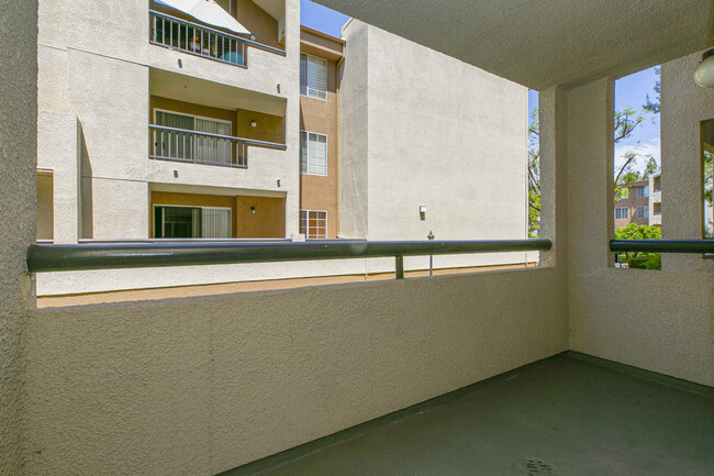 Balcony - 5525 Canoga Ave