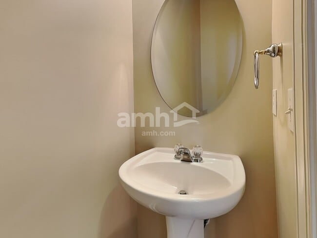 Building Photo - 15721 Seafield Ln