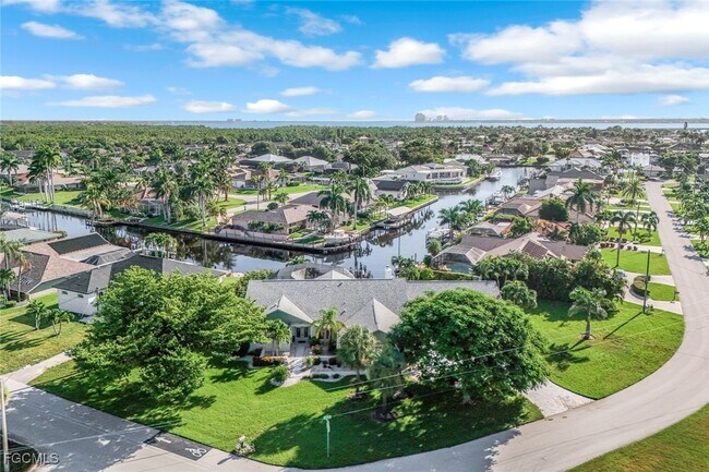 Building Photo - 2617 SE 23rd Ave