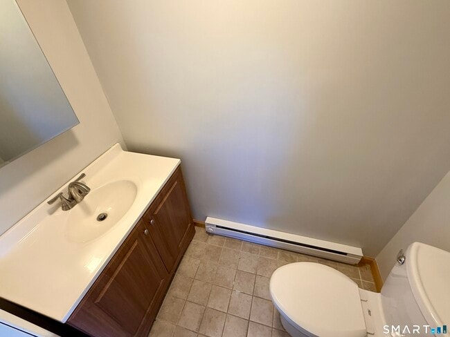 Building Photo - 84 Wilmot St