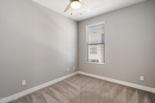 Building Photo - 1717 E Morten Ave