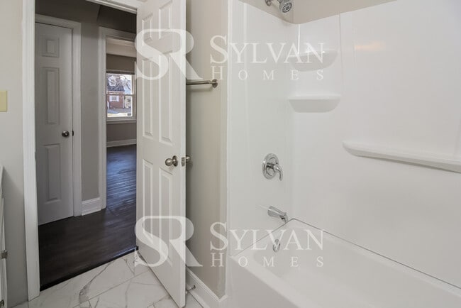 Building Photo - Classic amenities with modern convenience