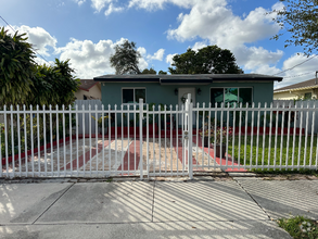 Building Photo - 2330 SW 48th Ave