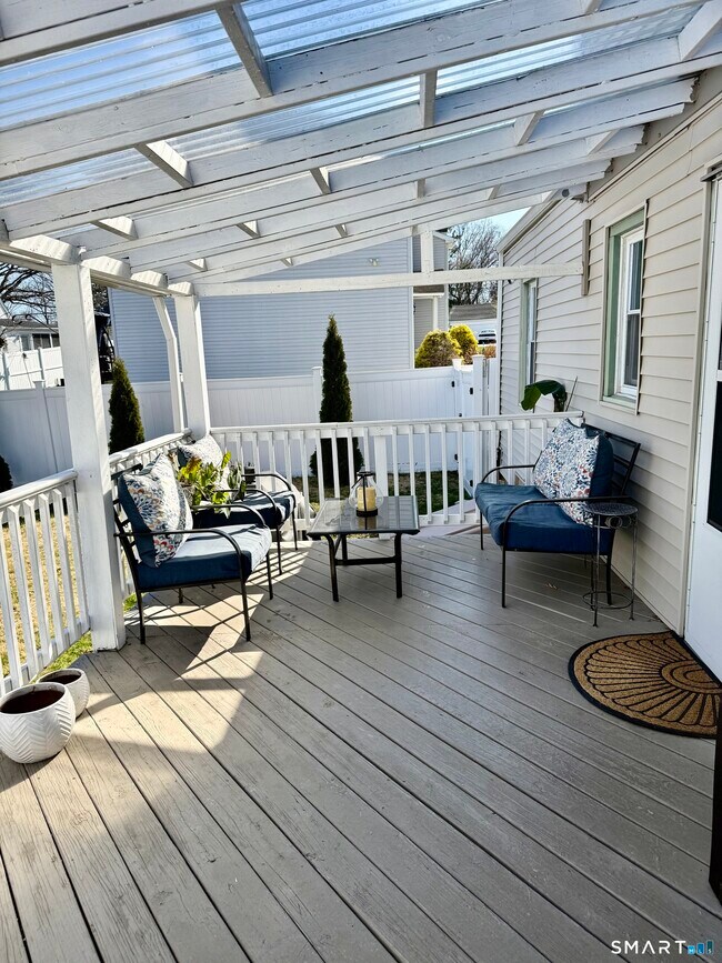 Building Photo - 177 Montowese Ave