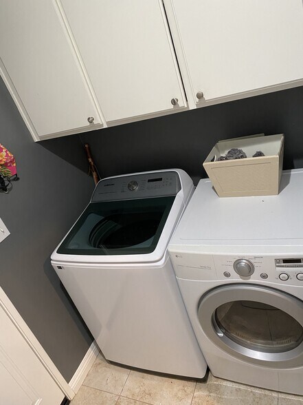 In-Unit Laundry - 580 Fenwick Way