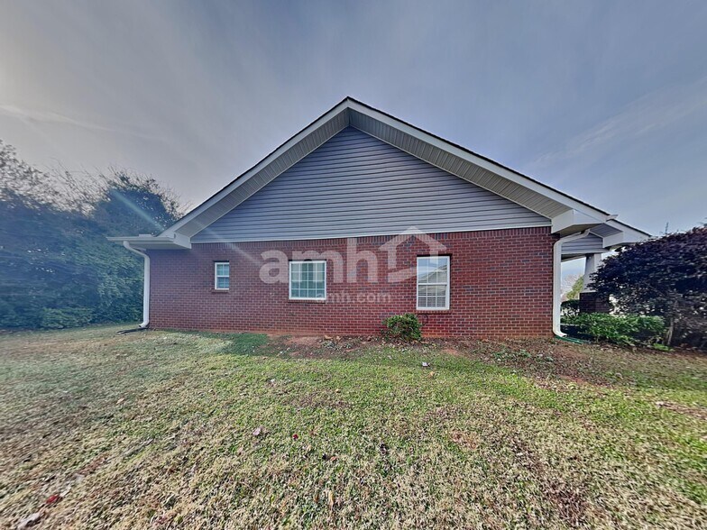 Building Photo - 439 W Rustling Leaves Ln